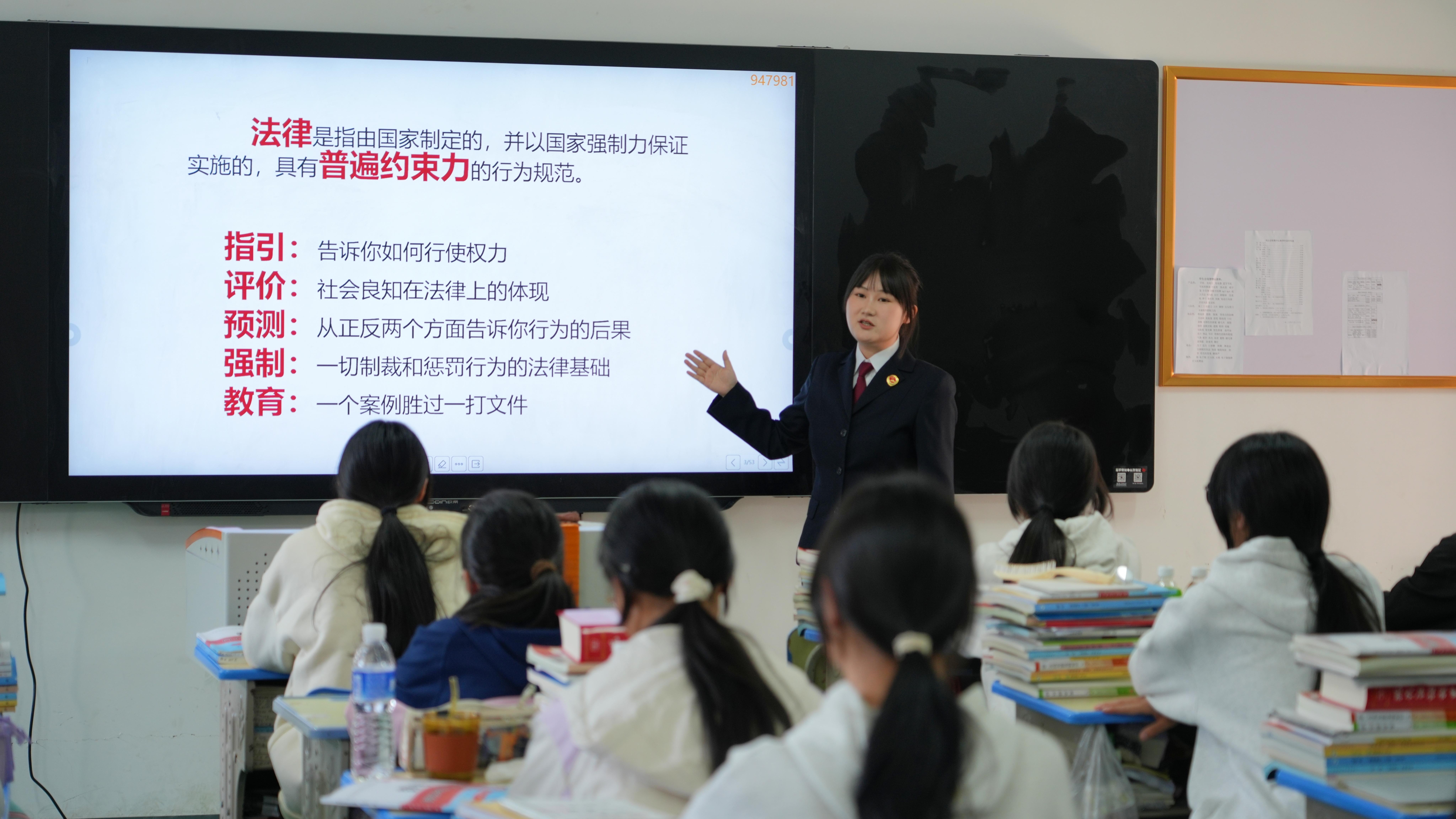 心尖上的检察 | 法治辅导员“组团来袭”，精准滴灌守护青春航程